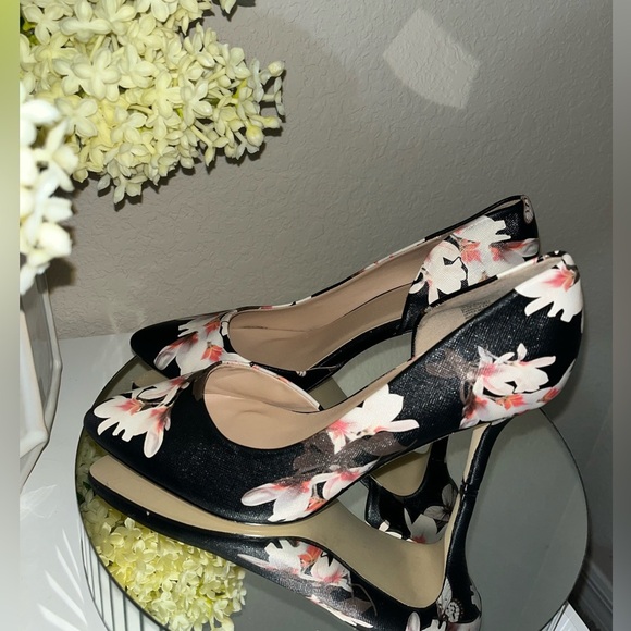 JustFab Raquell Women's Size 10 Black w/ White Flowers 3" D'Orsay Slip On Heels - Picture 4 of 11